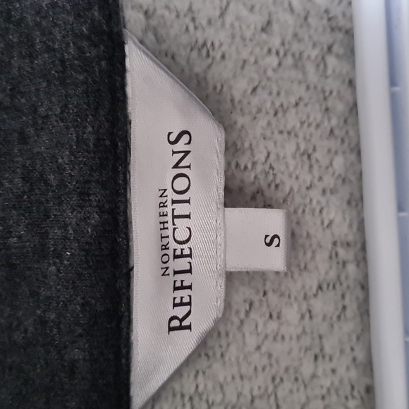 NORTHERN REFLECTIONS Gray snap front Cowl neck knit jacket, zip pockets/ Size S - Picture 6 of 10